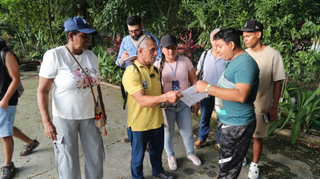 Puede ser una imagen de 7 personas