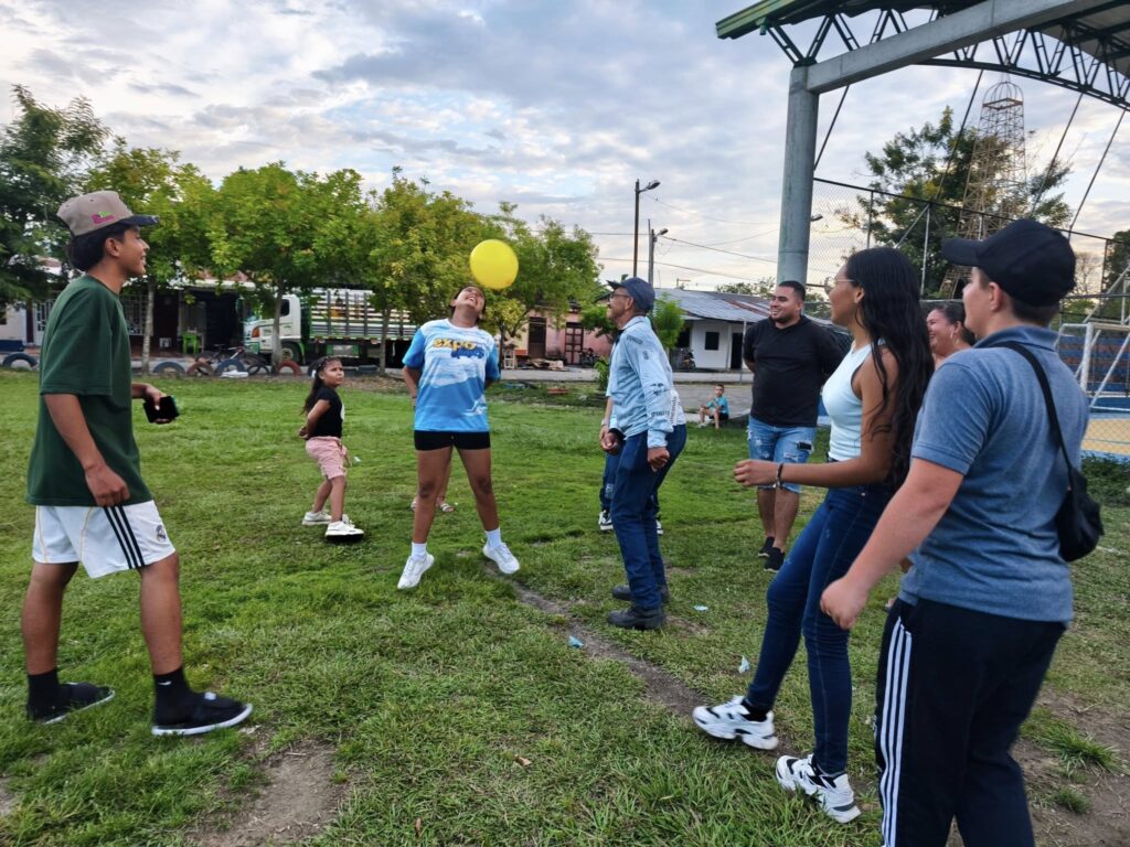 🌊💚 𝙍í𝙚 𝙚𝙡 𝙧í𝙤, 𝙧í𝙚 𝙡𝙖 𝙜𝙚𝙣𝙩𝙚, 𝙧í𝙚 𝙡𝙖 𝙫𝙞𝙙𝙖